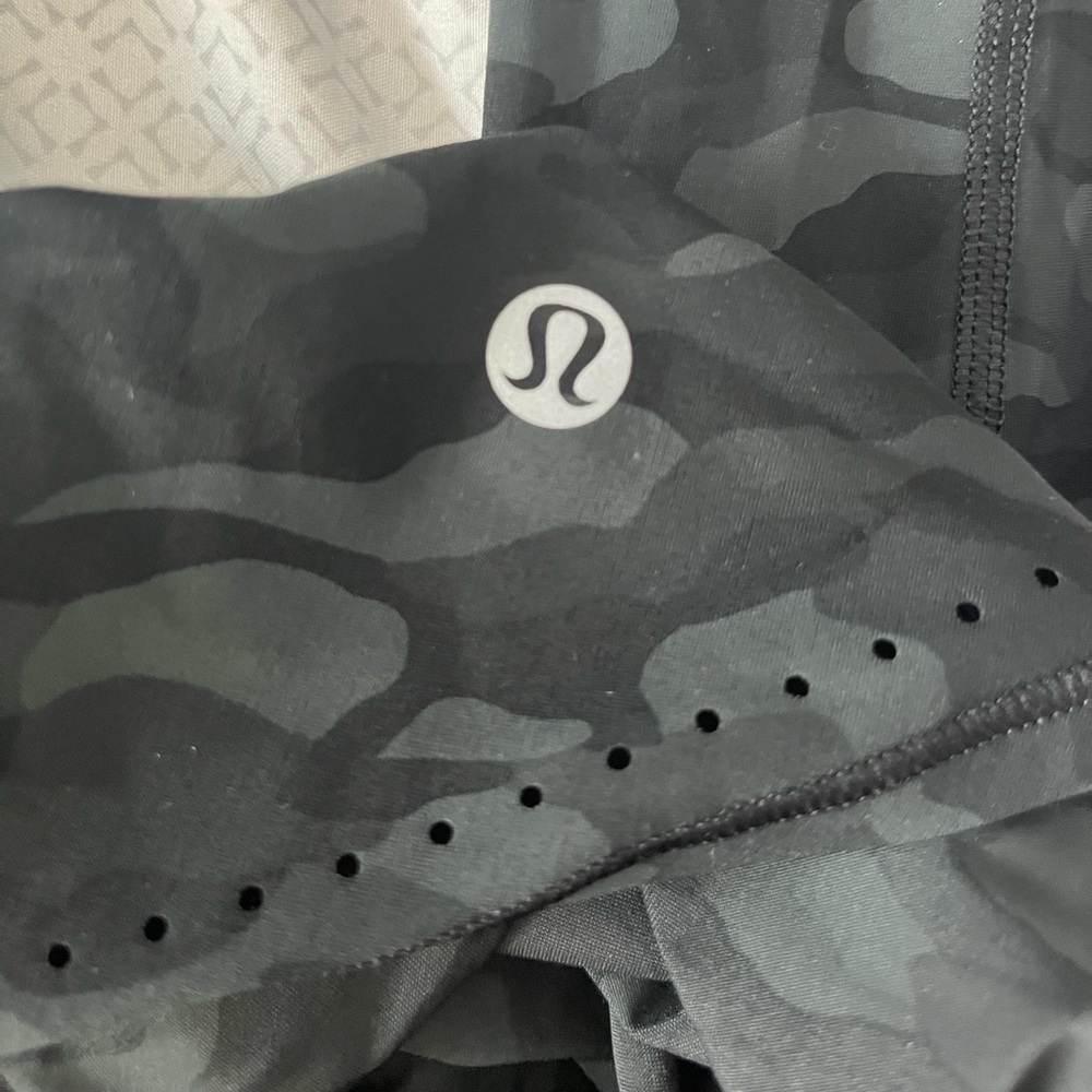 COPY - Lululemon Rise and Run Long Sleeve Discontinued - Picture 3 of 3